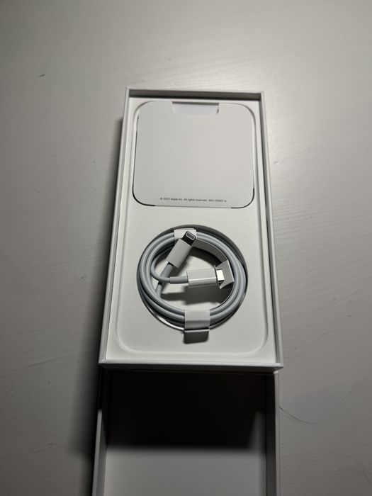 iPhone 14 plus + kabelek