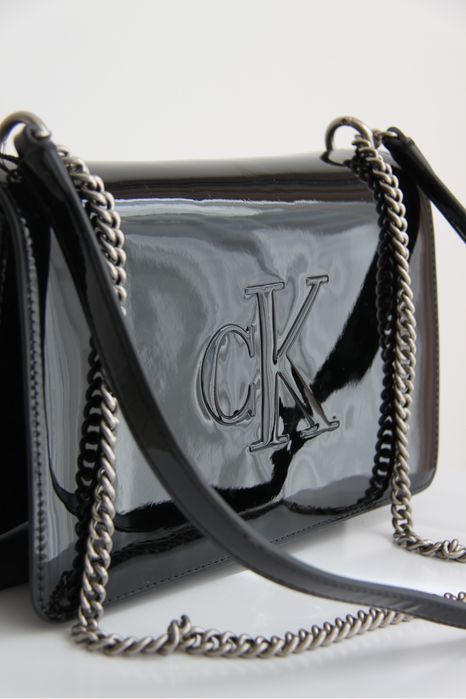 Лакована сумка Calvin Klein