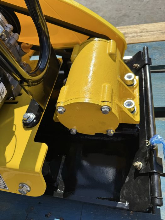 Віброплита двигун Loncin, 80кг. Модель Universal U-084