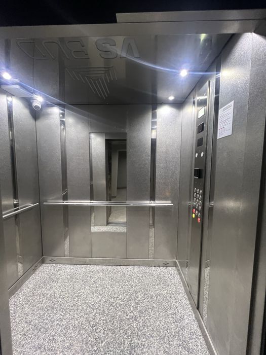 Велика 1-кімнатна квартира видова на Міське Озеро