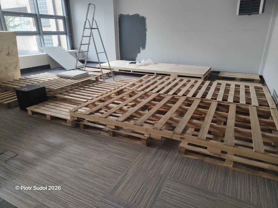 Palety drewniane – komplet ok. 30 szt., różne wymiary