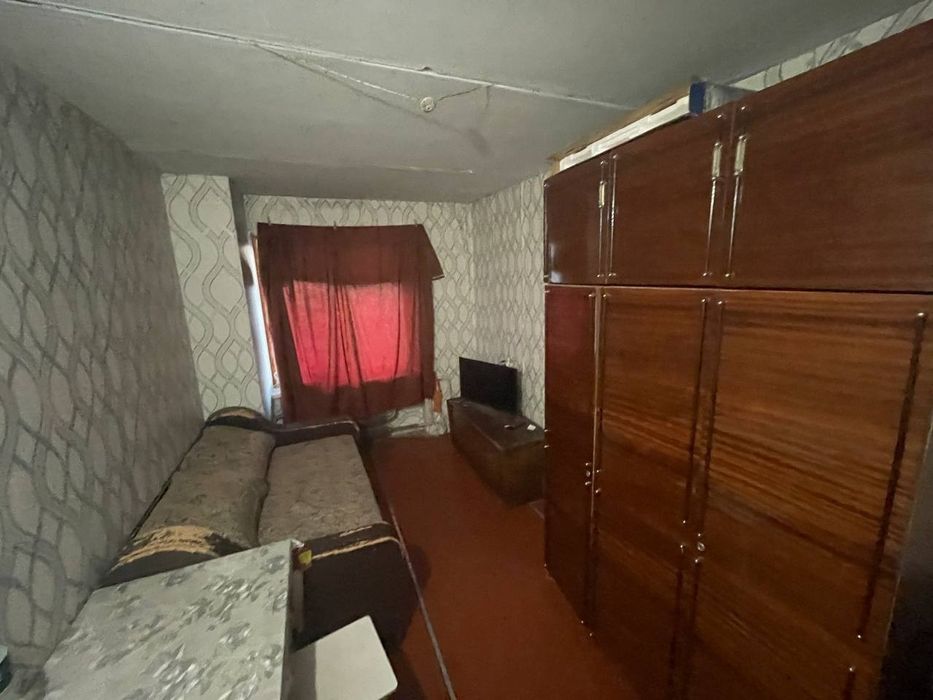 Кімната в гуртожитку по вулиці Нарбутівська