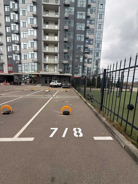 Оренда наземного паркомісця в ЖК Рівер Стоун, вул. Трускавецька 8