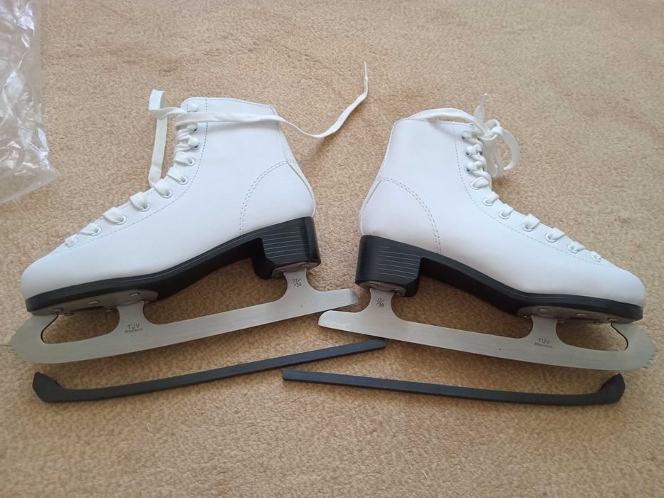 Ковзани жіночі  розмір 37/38 НОВІ, Коньки. В упаковці.