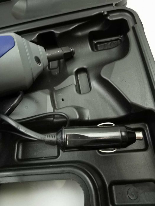 Klucz udarowy NORAUTO 300Nm 12V1/2 2 nasadki