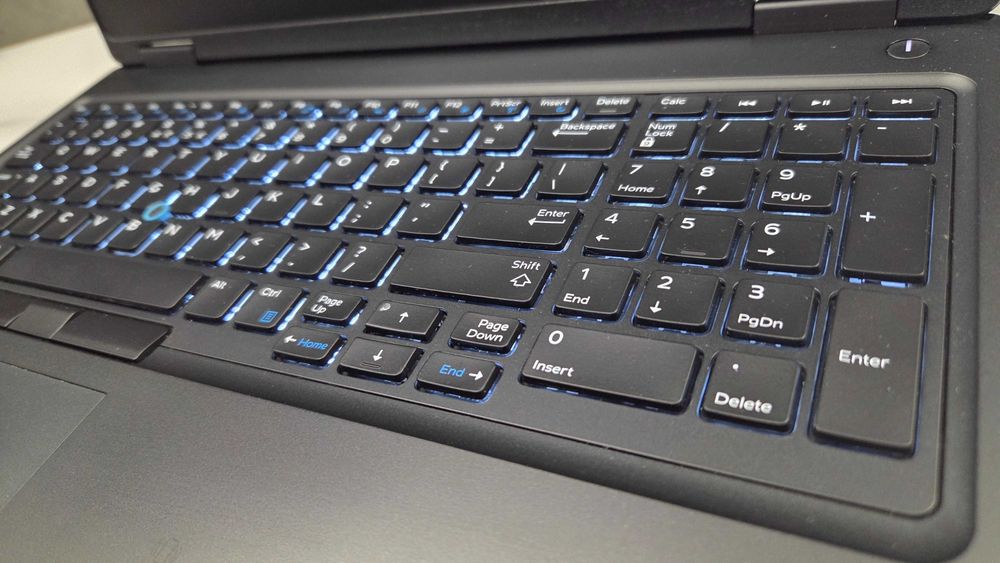 Dell Latitude 5591 i5 8300H DOTYK ram 16GB dysk 256SSD Laptop HDMI IPS