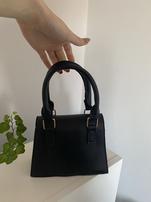 Elegancka czarna torebka