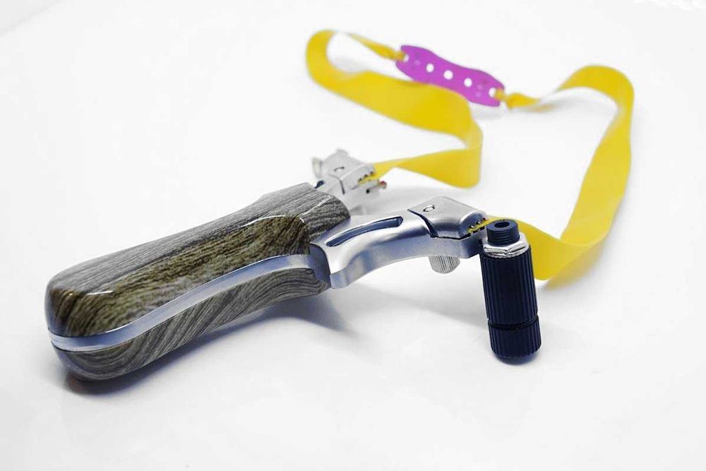 Profesjonalna metalowa proca myśliwska z Polski wytrzymała z laserem