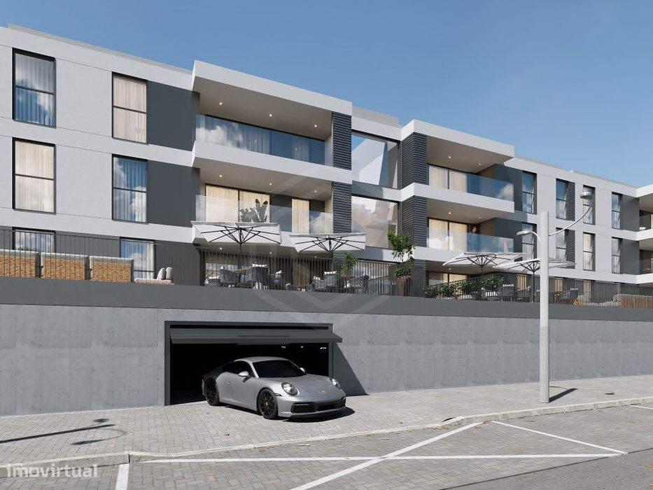 Apartamento T2 com ampla varanda e garagem para dois carros