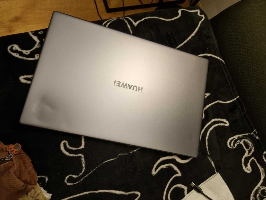 Huawei D15 R5 3500U, 8GB RAM, 238GB ROM.