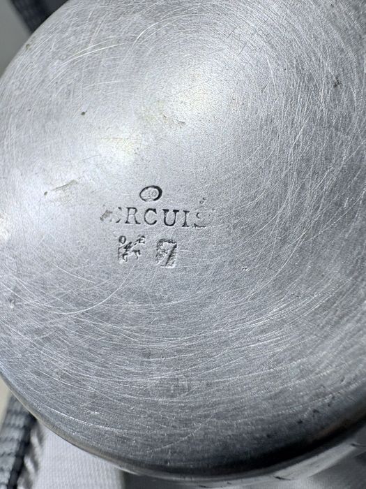 Antigo copo francês Ercuis com banho em prata contrastada