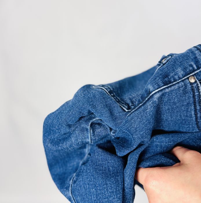 Granatowe jeansy z postrzępionymi nogawkami S 36