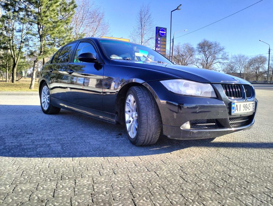 Бодрая BMW e90, два литра