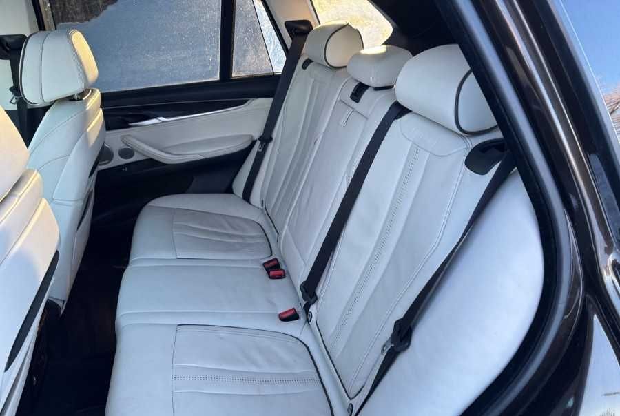 У продажі авто з ЄС BMW X5 M50D 2015 року