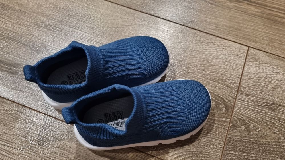 Sneakersy chłopięce wsuwane trampki 25