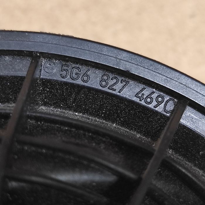 Продається ручка відкривання багажника 3C5827469J VW орігінал значок