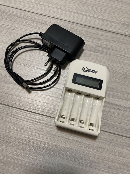 Зарядний пристрій EXTRADIGITAL BC180