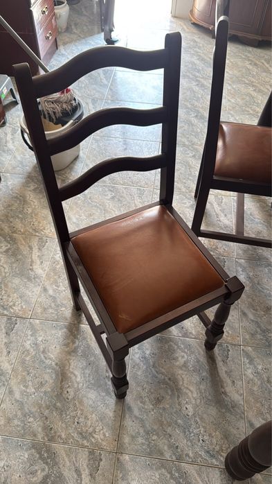 Mesa + 5 cadeiras