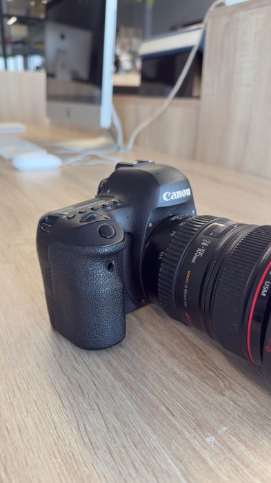 Canon 6D Mark II com lente 24:105 F4