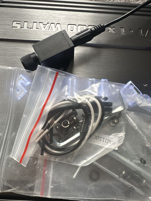 Hifonics ZXE2000.1 wzmacniacz samochodowy pilot w zestawie