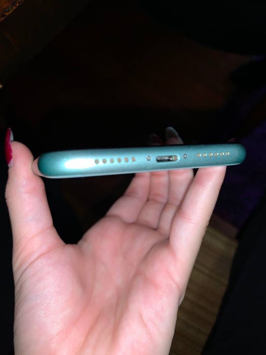 Продаю айфон 11