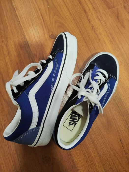 Tênis Vans em tons de azuis