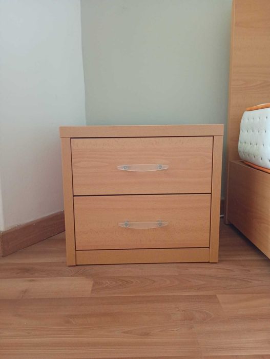 Cama Solteiro com colchão + Mesa de Cabeceira e Cómoda