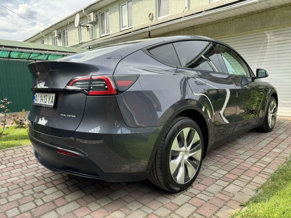 Tesla Y 2022 рік