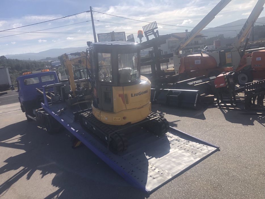 Serviço de  mini escavadora