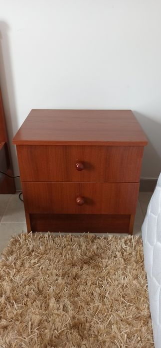 Cama de solteiro+Estrado(98*183)+Colchão+Mesa de Cabeceira