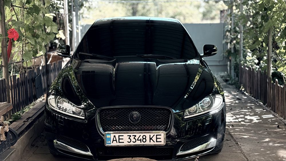 Продам свою машина Jaguar XF