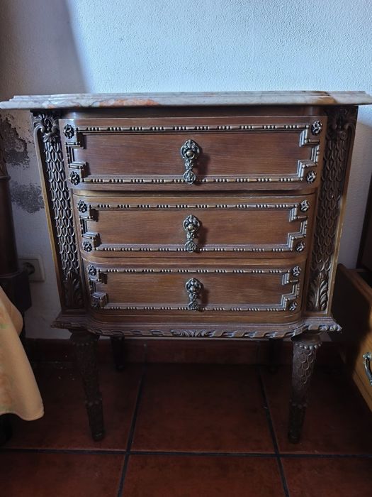 Quarto completo com espelho