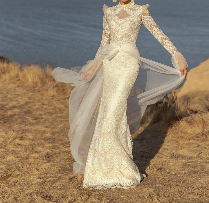 Весільна сукня.