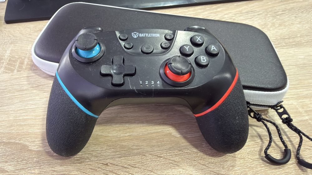 Comando Batteltron para Nintendo Switch + Bolsa de Transporte.