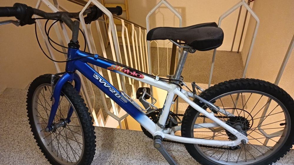 Duas bicicletas pra criança e adulto/adolescente