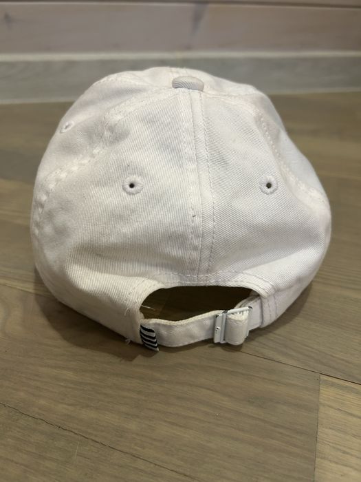 Кепка adidas біла