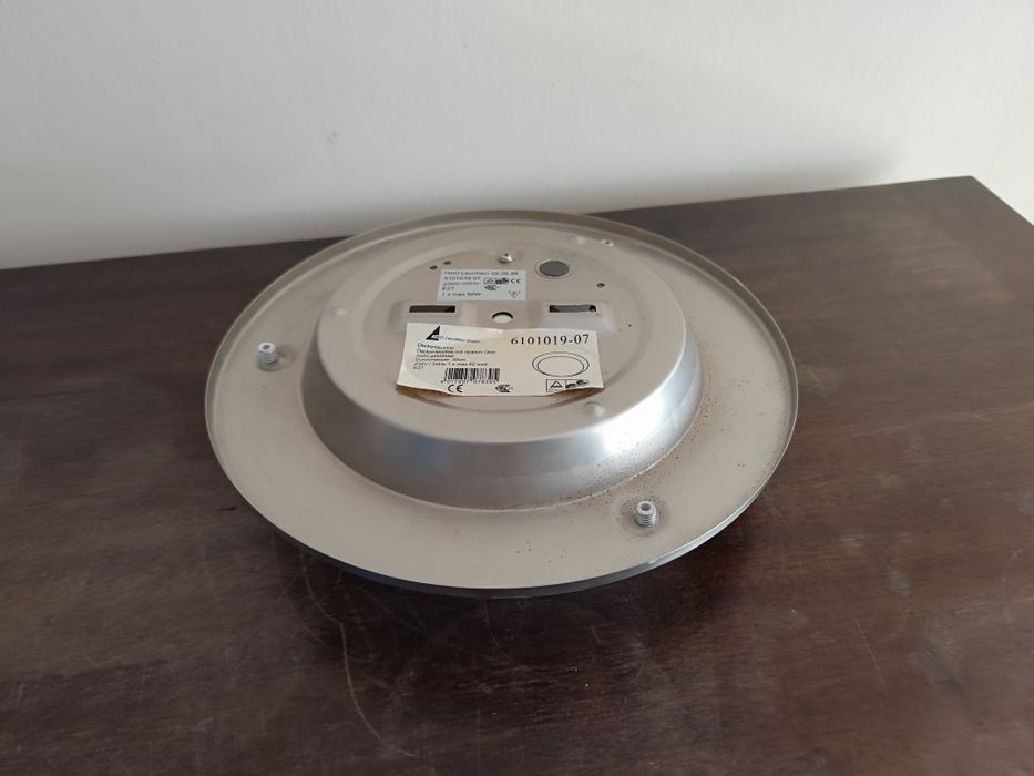 Plafon lampa ścienna sufitowa ze szklanym mlecznym kloszem  trio