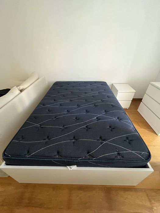 Cama com arrumação IKEA  140x200cm