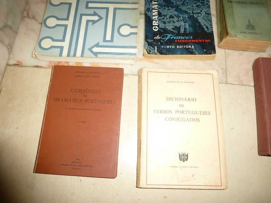 Livros escolares antigos