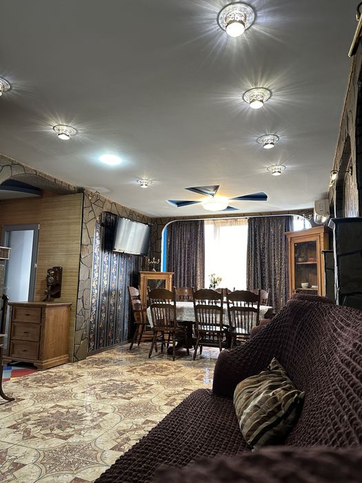 Будинок з басейном у Київській області подобово від господарів