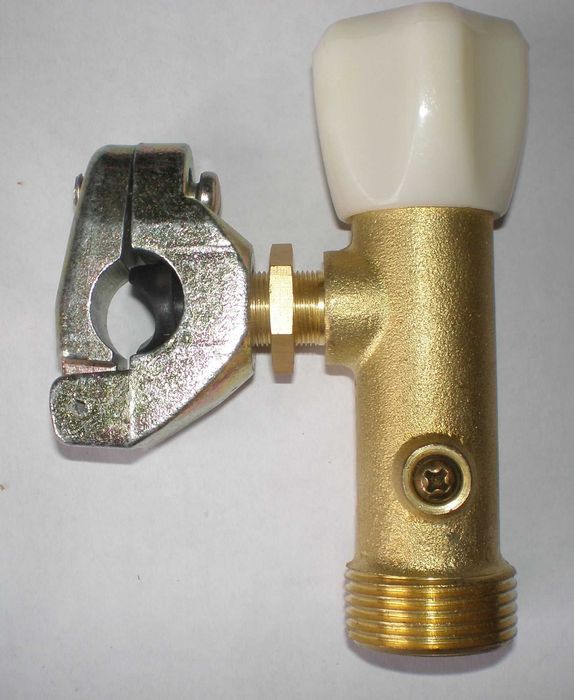 Кран поливальной  системы сада, газона.