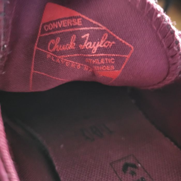 Trampki Converse Bordowe Lakierowane Niskie Unisex r 41.5 26.5 cm