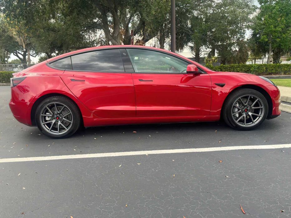 Tesla Model 3 Long Range      2022