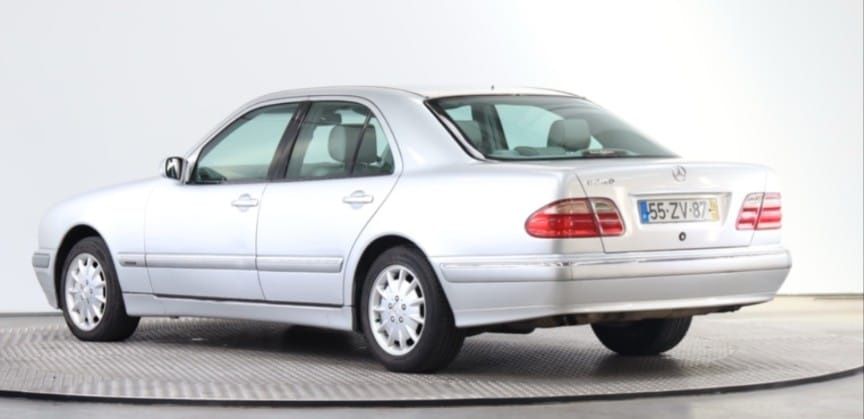 mercedes-benz classe e 240 avantgarde volante à direita