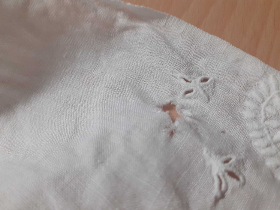 Pano tipo corredor, em linho (tem um rasgão que se vê bem nas fotos)