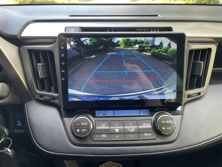 Продам авто Toyota Rav 4 без подкрасов и с родным пробегом