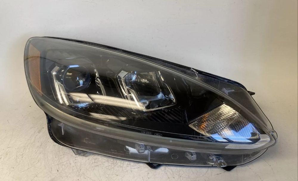 Правая левая  фара Ford Escape MK4 2020 21 22  USA оригинал