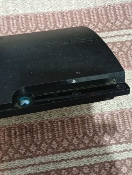PS3 com avaria para retirar pecas