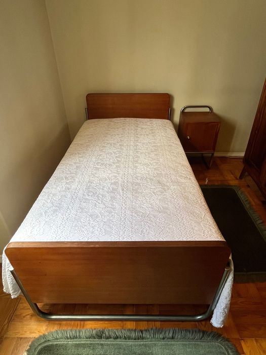 Mobília de quarto( cama solteiro)