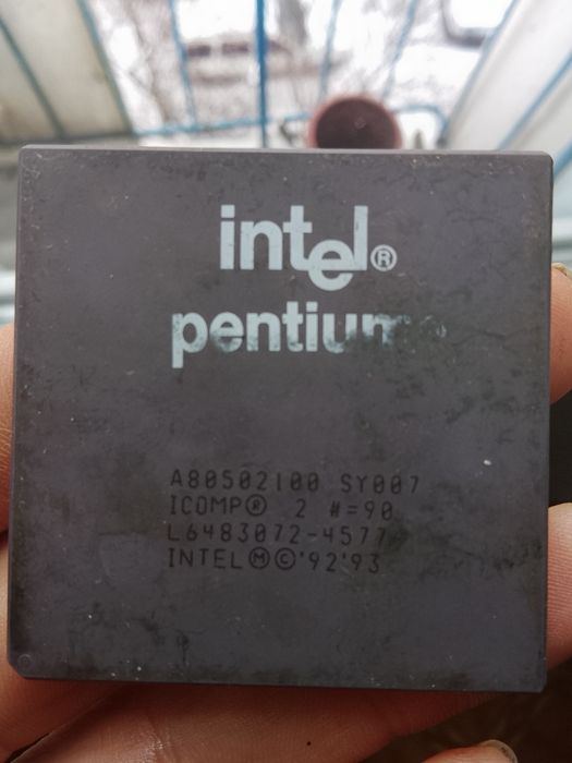 Процесор INTEL PENTIUM в гарному стані колекційний